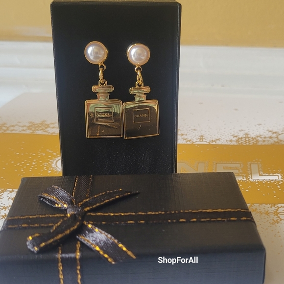 Chanel - Picture 9 of 16